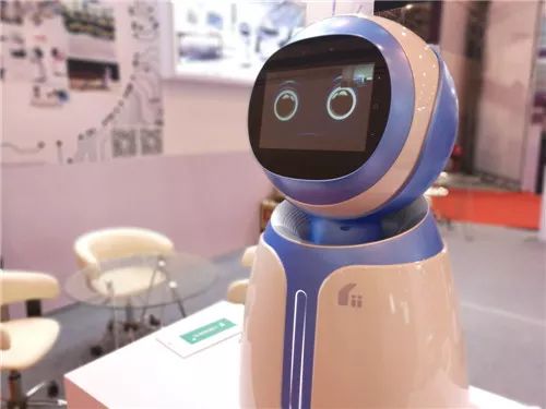 自助選房 vr游景點(diǎn) 這場(chǎng)vr大會(huì)有多好玩 看他們的表情就知道啦